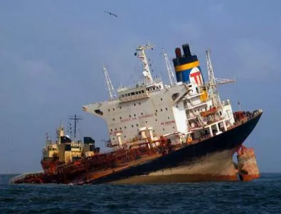 Загинал е капитанът на потъналия гръцки танкер
