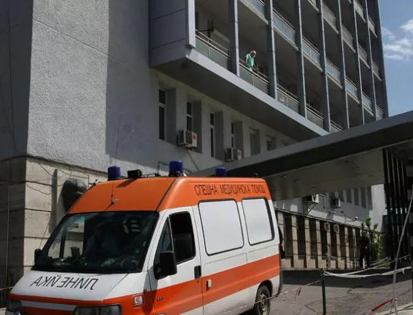 Пребитият полицай в столицата остава с опасност за живота
