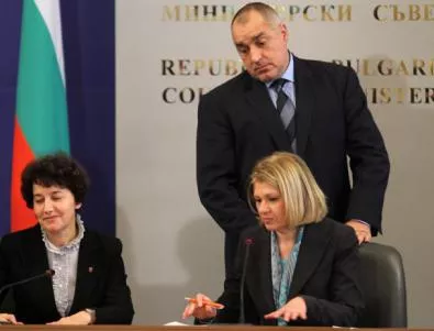 Началникът на кабинета на Нона Караджова изхвърча заради бонусите