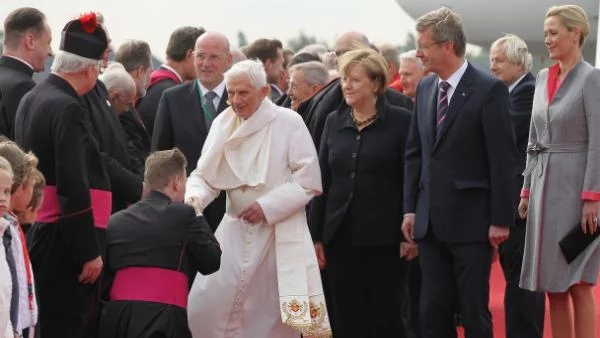 Папата е "на разположение" на Фидел Кастро
