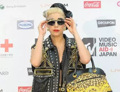Лейди Гага си докарва $30 млн. годишно от Туитър 