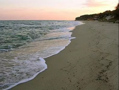Свлачища погълнаха красив плаж край Варна
