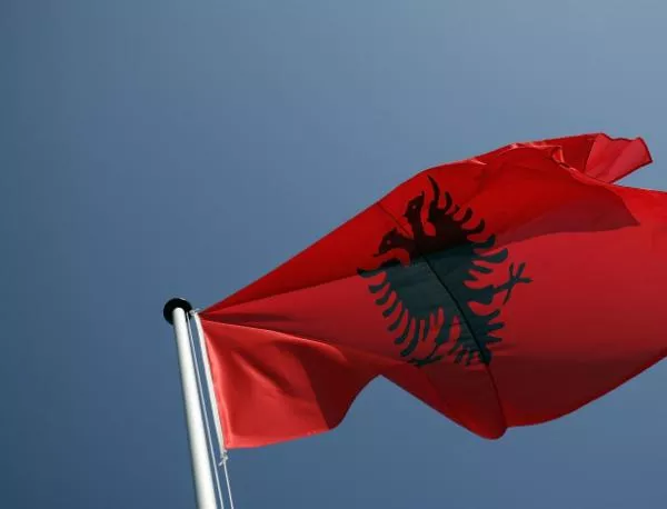 Енциклопедия в Тирана: Половин Македония е албанска