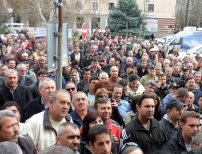 Жертвите на Захариев изнемогват, металурзите идват в София