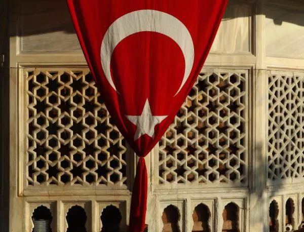 Триумфиращата Турция не може сама