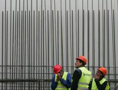 Първата група строителни работници от България излетя за Израел