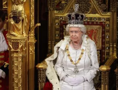 Кралица Елизабет II с нова восъчна фигура