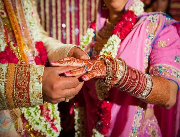 Индийка се разведе заради Фейсбук статус