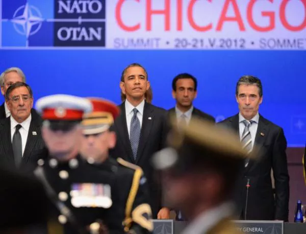 НАТО предава контрола на Афганистан  