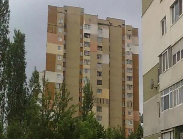 Усукан и евакуиран блок в София