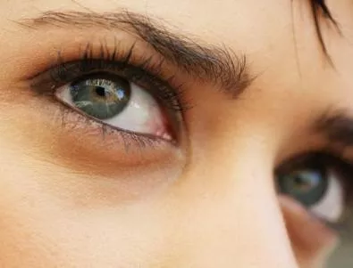 Цветът на очите подсказва за кожни проблеми