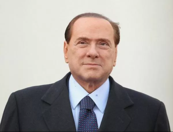 Силиконов двойник на Берлускони лежи в прозрачен ковчег