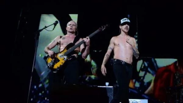 Искаш ли да подгряваш Red Hot Chili Peppers в София