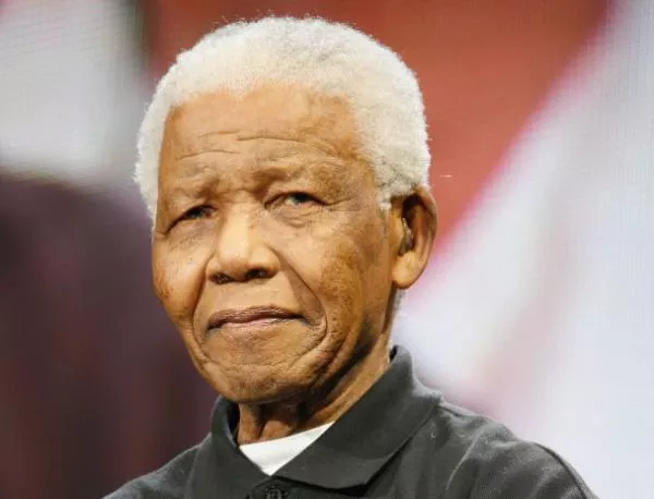 Мандела с първа поява от 6 месеца насам