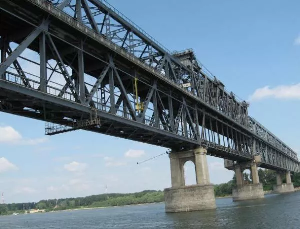 Създават съвместна българо-румънска компания за управлението на Дунав мост 2 