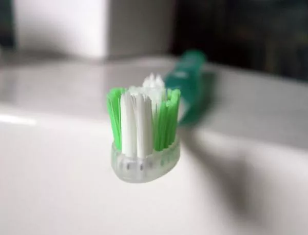 Прекаленото миене на зъбите вреди