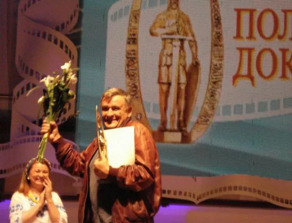 Джеки със "Златен витяз" от кинофестивала в Омск