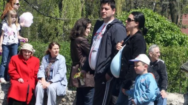 Топим се с по 6 души в час