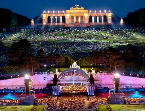 “Концерт в лятна нощ” с Виенската филхармония и Густаво Дудамел