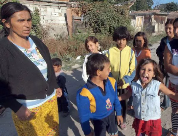 Общински жилища за ромите, ако децата им учат 