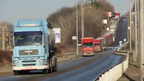 Спират камионите над 20 тона в жегите 