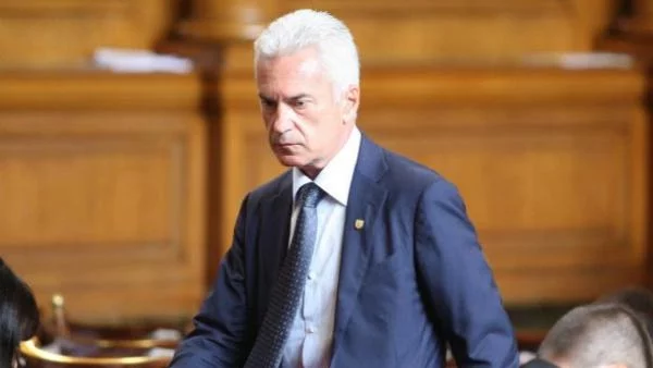 Народното събрание работи под диктата на премиера