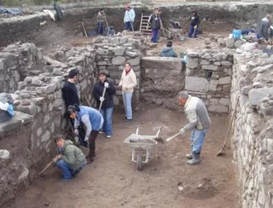 Първи находки на разкопките в Черноморец