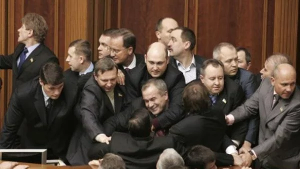 Отново бой в украинския парламент 