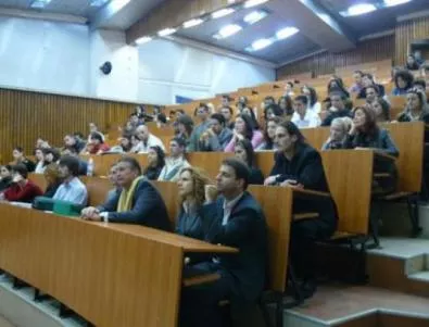 6000 кандидат-студенти ще се явяват на изпити в УНСС