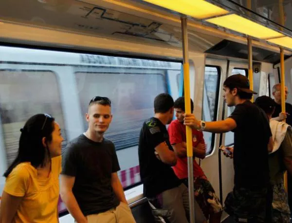 100 билборда в Парижкото метро рекламират България