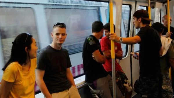 100 билборда в Парижкото метро рекламират България