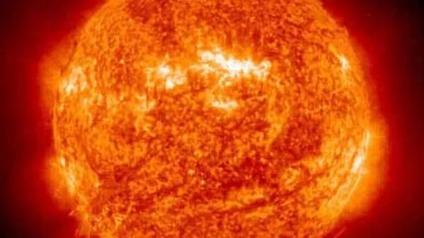 Наши учени засякоха мощно двойно изригване на Слънцето