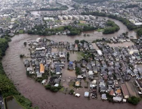 Потоп в Япония: евакуират близо 400 000