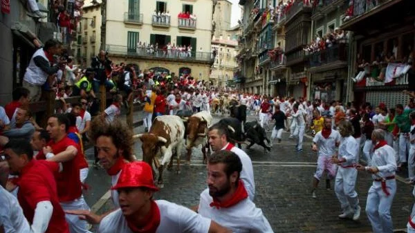 37 испанци пострадаха във фиестата с биковете
