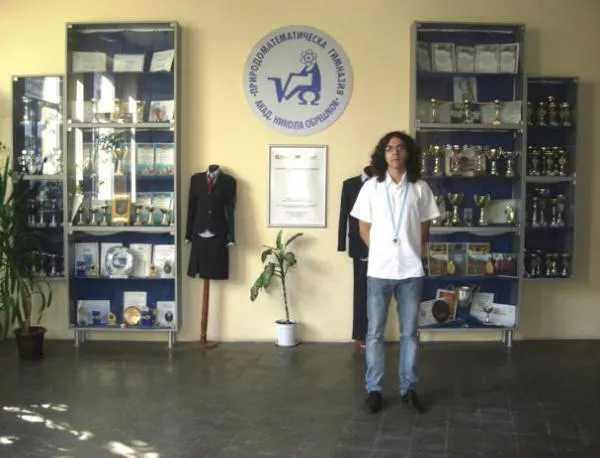 Възпитаник на бургаската математическа гимназия втори в света