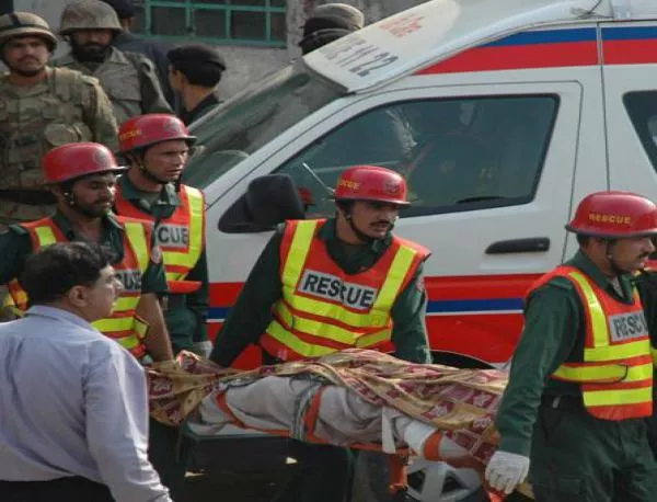 Девет жертви в самоубийствен атентат в Пакистан 