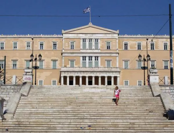Атина рапортува за финансови постижения