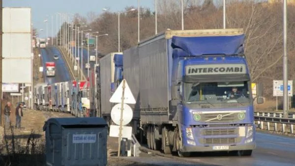 Паркинг за 500 тира правят до Дунав мост