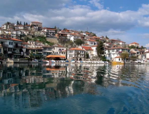 "Дневник": Управляващите и опозицията започнаха битка за Охрид