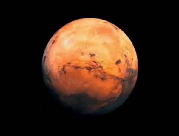 Любопитният марсоход наближава Червената планета