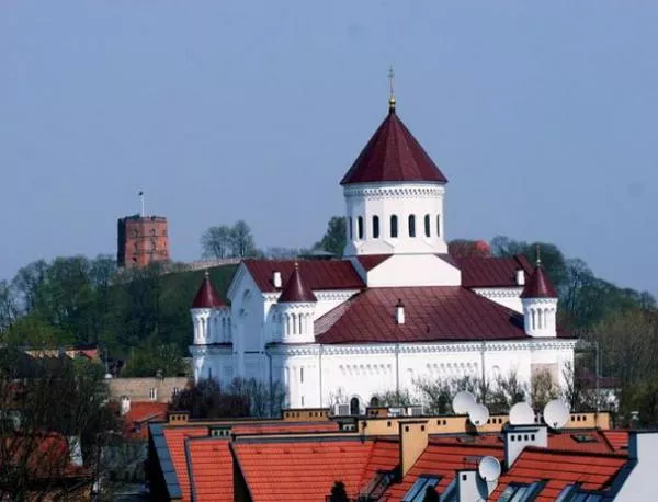Българин се гаври с кралски с паметник във Вилнюс, арестуват го