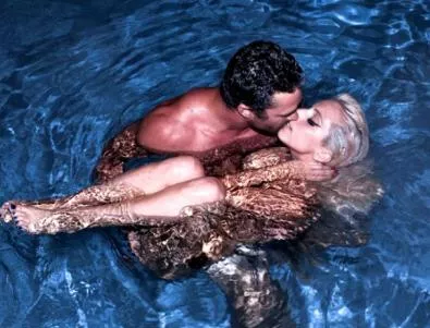 Лейди Гага обича да прави секс на плажа
