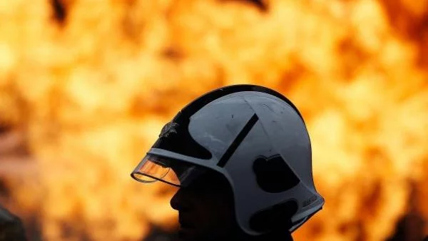 Гърция изпрати армията в борбата с пожара в Атон 