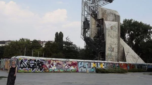 СБХ: Няма да допуснем разрушаването на паметника пред НДК 