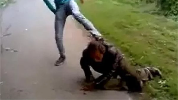 Тийнейджъри пребили мъж се хвалят в YouTube