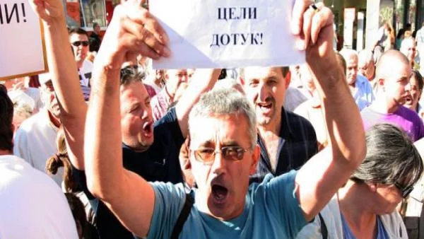 Замразяват протестите срещу новите правила за паркиране