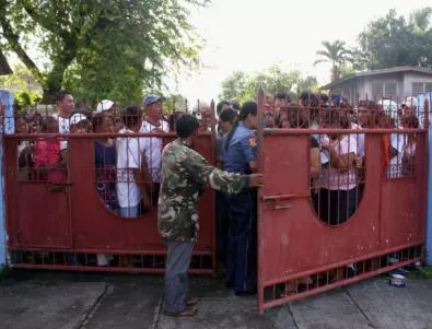 Филипинската полиция е задържала повече от 350 измамника