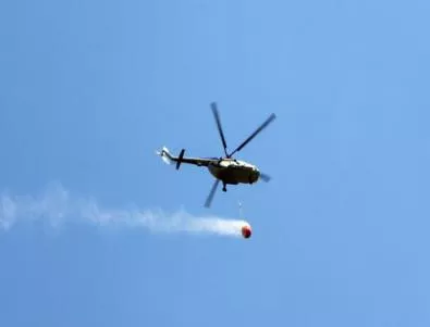 Вертолети продължават гасенето на пожара в Рила
