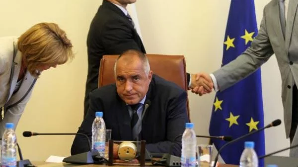 Кабинетът тръгва на рейд 