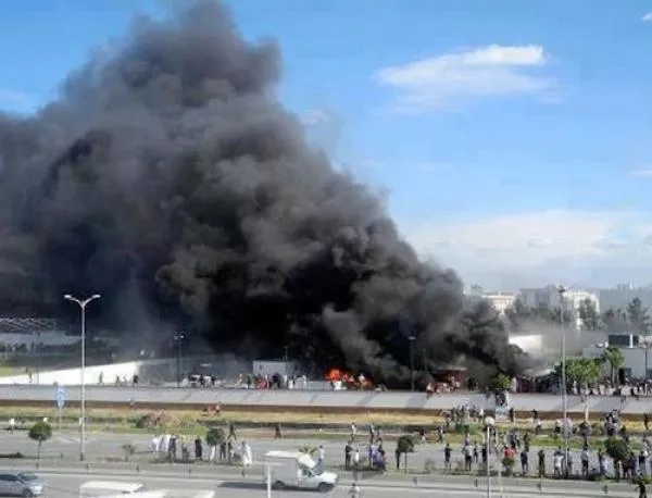 Запалиха американско училище в Тунис 